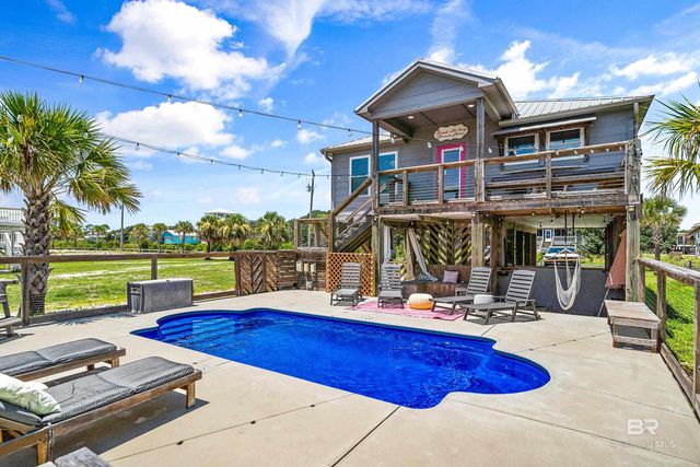 213 W 2nd Avenue, Gulf Shores, AL 36542