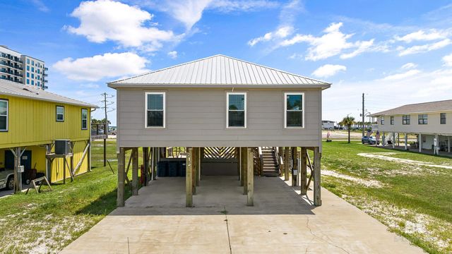 213 W 2nd Avenue, Gulf Shores, AL 36542