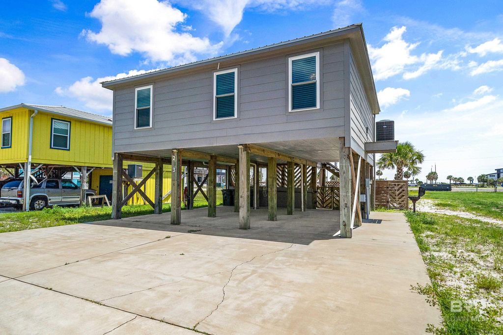 213 W 2nd Avenue, Gulf Shores, AL 36542