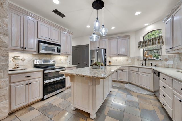 3690 Mockingbird Lane, Midlothian, TX 76065