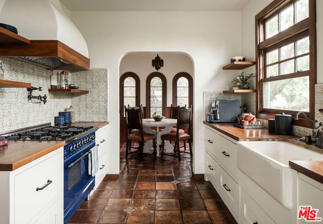 4918 Angeles Vista Boulevard, View Park, CA 90043