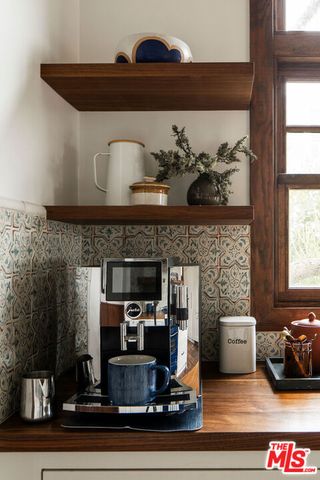 4918 Angeles Vista Boulevard, View Park, CA 90043