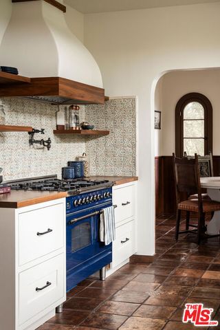 4918 Angeles Vista Boulevard, View Park, CA 90043