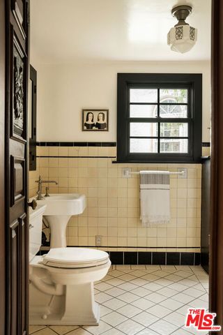 4918 Angeles Vista Boulevard, View Park, CA 90043