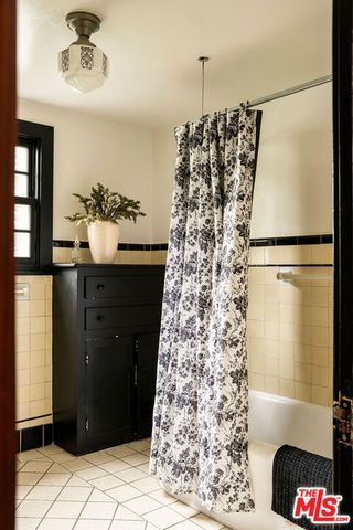 4918 Angeles Vista Boulevard, View Park, CA 90043