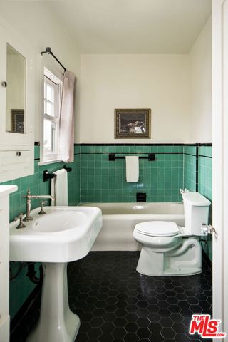 4918 Angeles Vista Boulevard, View Park, CA 90043