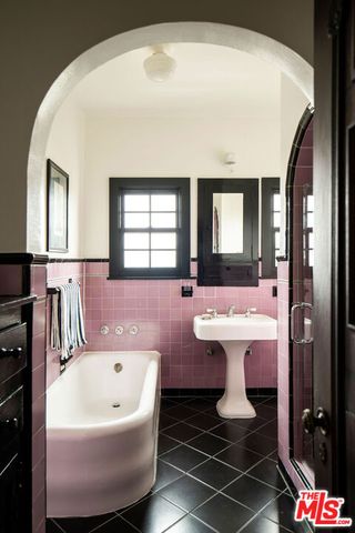 4918 Angeles Vista Boulevard, View Park, CA 90043