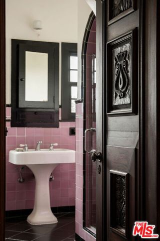 4918 Angeles Vista Boulevard, View Park, CA 90043