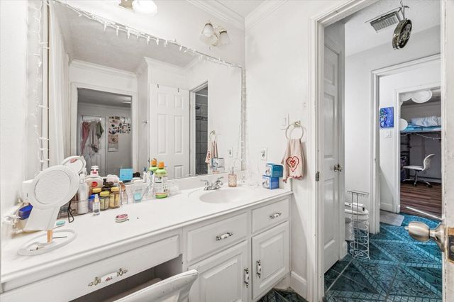 4206 Wiley Road, Houston, TX 77093