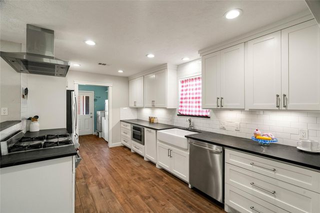 18003 Ravenfield Drive, Houston, TX 77084