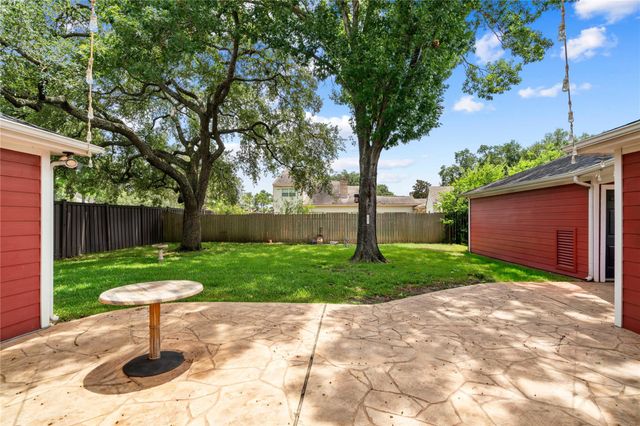 18003 Ravenfield Drive, Houston, TX 77084