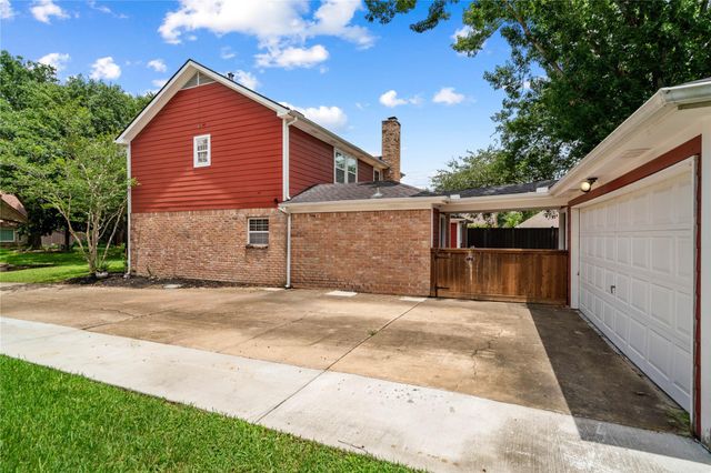18003 Ravenfield Drive, Houston, TX 77084