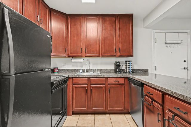 5811 Oakwood Drive B, Lisle, IL 60532
