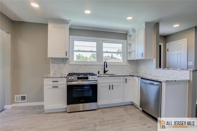 21 Monroe Avenue, Carteret, NJ 07008