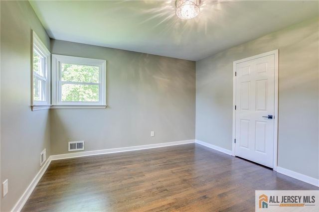 21 Monroe Avenue, Carteret, NJ 07008
