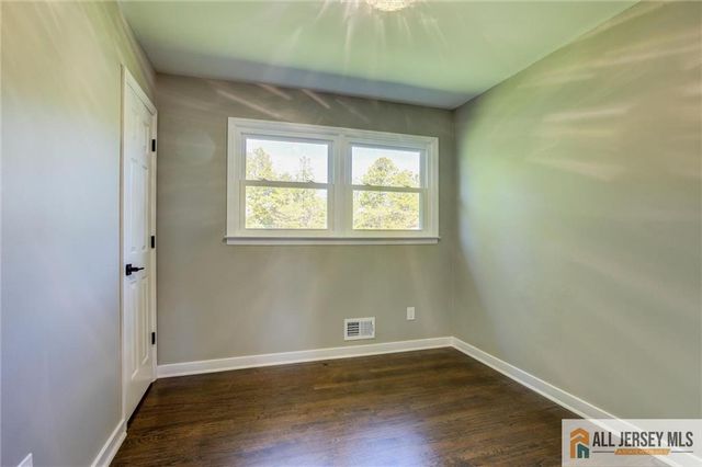 21 Monroe Avenue, Carteret, NJ 07008