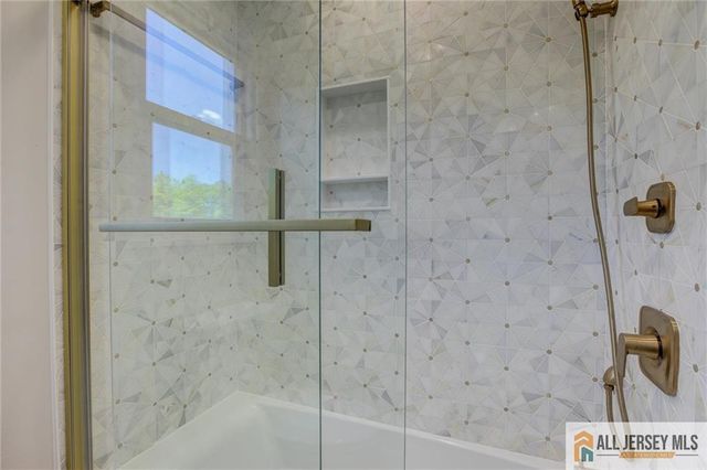21 Monroe Avenue, Carteret, NJ 07008