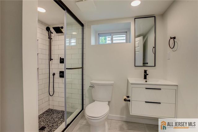 21 Monroe Avenue, Carteret, NJ 07008