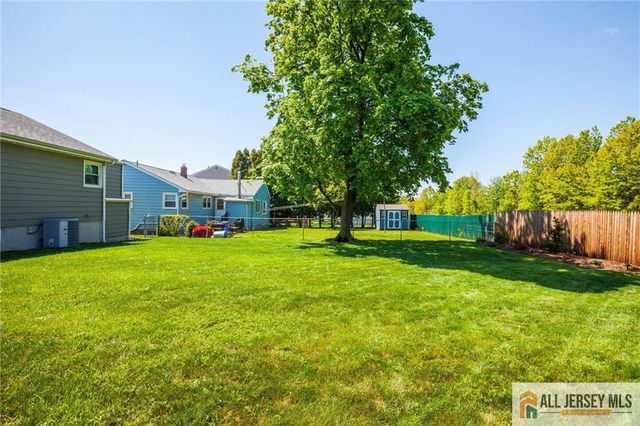 21 Monroe Avenue, Carteret, NJ 07008