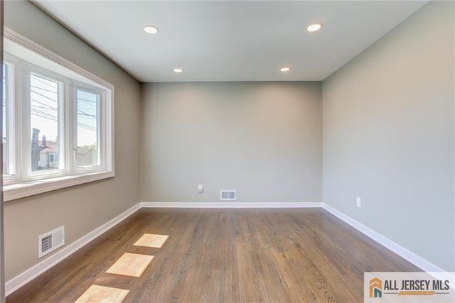 21 Monroe Avenue, Carteret, NJ 07008