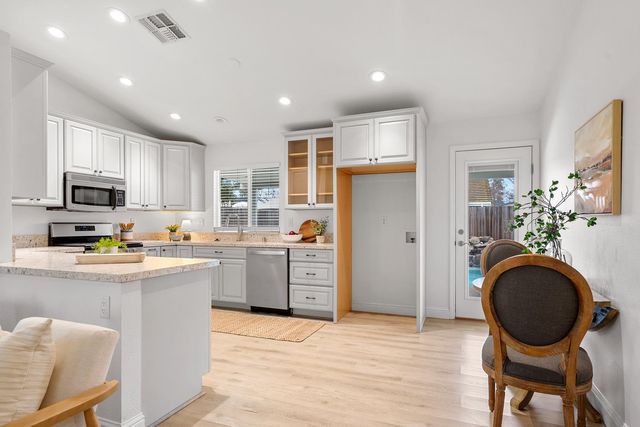 214 N Cinnamon Dr, Galt, CA 95632