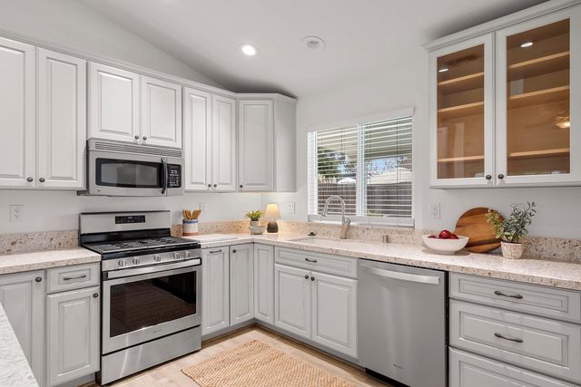 214 N Cinnamon Dr, Galt, CA 95632