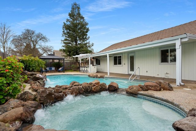 214 N Cinnamon Dr, Galt, CA 95632