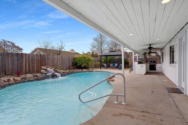 214 N Cinnamon Dr, Galt, CA 95632