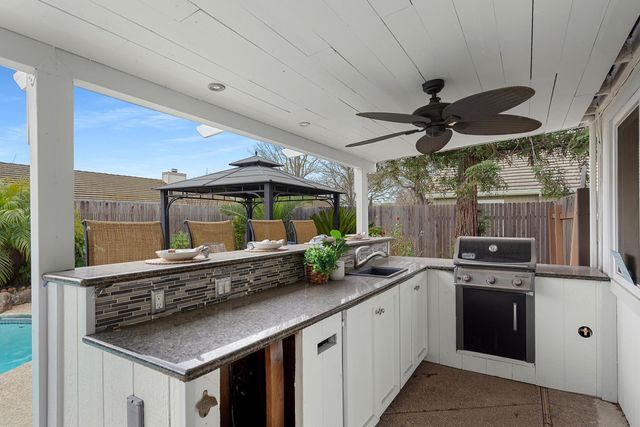 214 N Cinnamon Dr, Galt, CA 95632