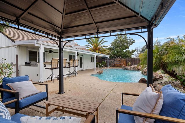 214 N Cinnamon Dr, Galt, CA 95632