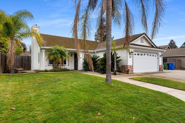 214 N Cinnamon Dr, Galt, CA 95632