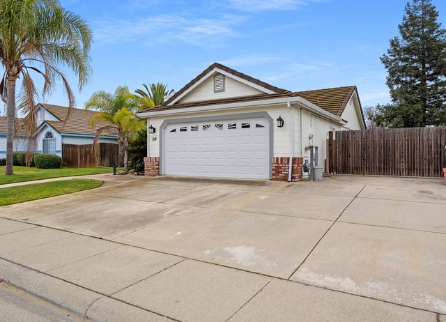 214 N Cinnamon Dr, Galt, CA 95632