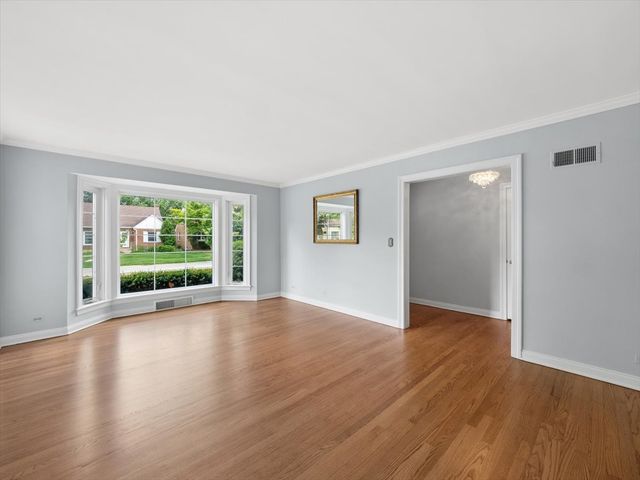 904 S 2nd Avenue, Des Plaines, IL 60016