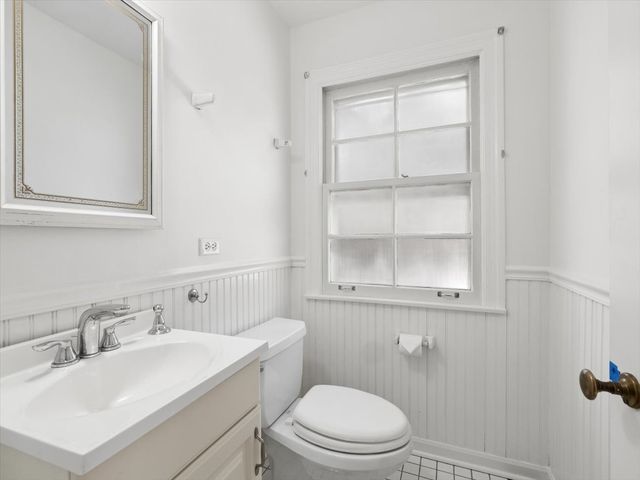 904 S 2nd Avenue, Des Plaines, IL 60016