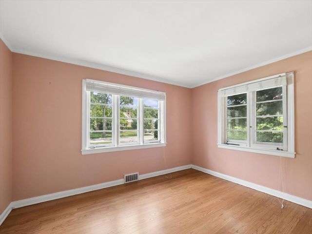 904 S 2nd Avenue, Des Plaines, IL 60016