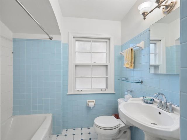 904 S 2nd Avenue, Des Plaines, IL 60016