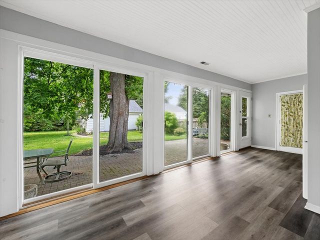 904 S 2nd Avenue, Des Plaines, IL 60016