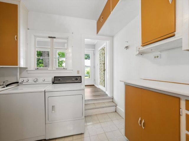 904 S 2nd Avenue, Des Plaines, IL 60016