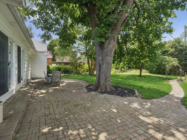 904 S 2nd Avenue, Des Plaines, IL 60016