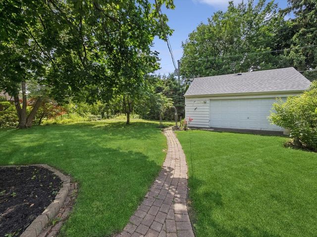 904 S 2nd Avenue, Des Plaines, IL 60016
