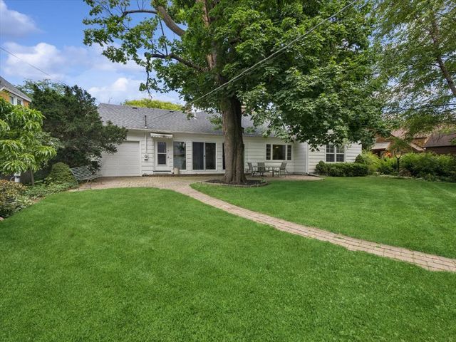 904 S 2nd Avenue, Des Plaines, IL 60016