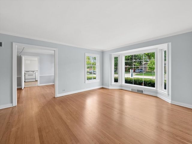 904 S 2nd Avenue, Des Plaines, IL 60016