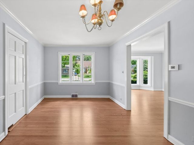 904 S 2nd Avenue, Des Plaines, IL 60016