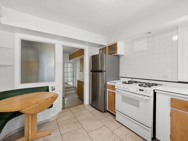 904 S 2nd Avenue, Des Plaines, IL 60016