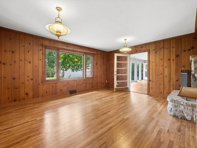 904 S 2nd Avenue, Des Plaines, IL 60016