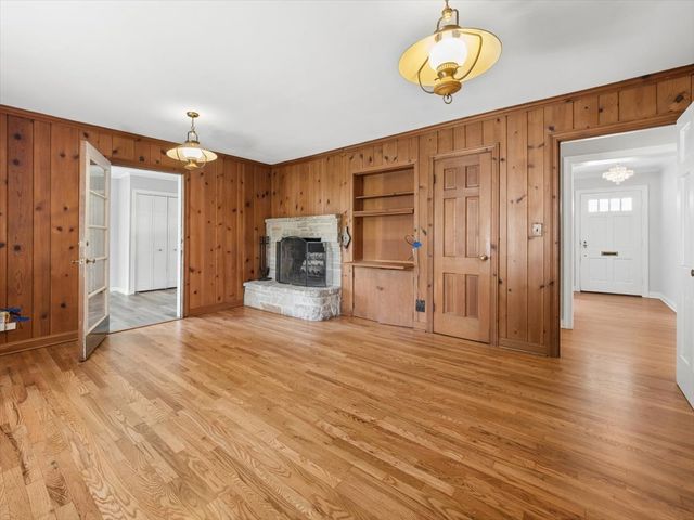 904 S 2nd Avenue, Des Plaines, IL 60016