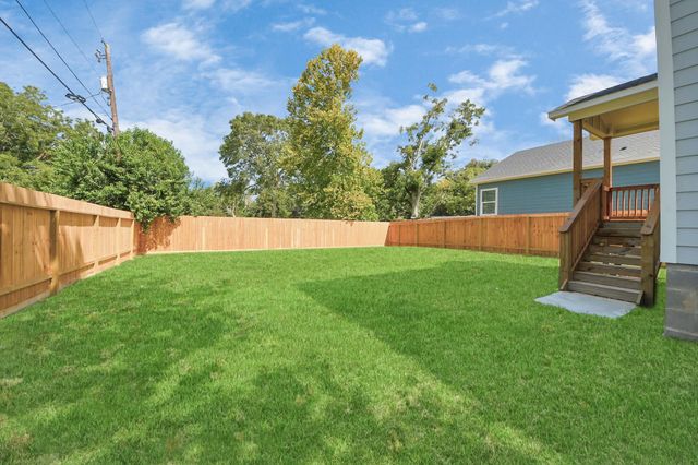 1316 W Willis Street, Alvin, TX 77511