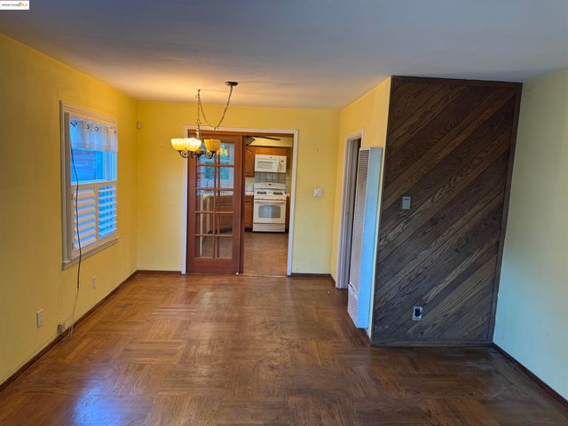 2701 Oliver Ave, Oakland, CA 94605