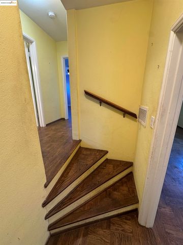 2701 Oliver Ave, Oakland, CA 94605