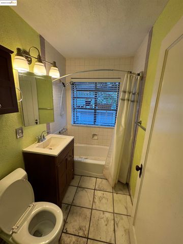 2701 Oliver Ave, Oakland, CA 94605